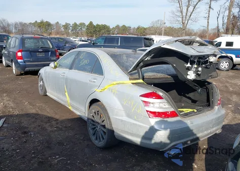 2008 Mercedes-Benz S 550 4Matic z USA, uszkodzony, nr VIN WDDNG86XX8A195928